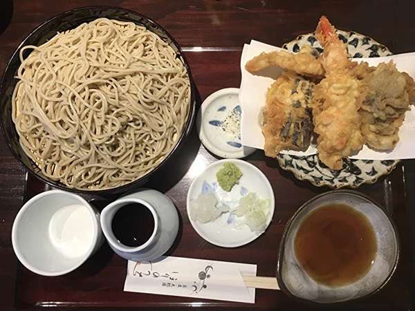 お蕎麦も天ぷらもおいしいの画像