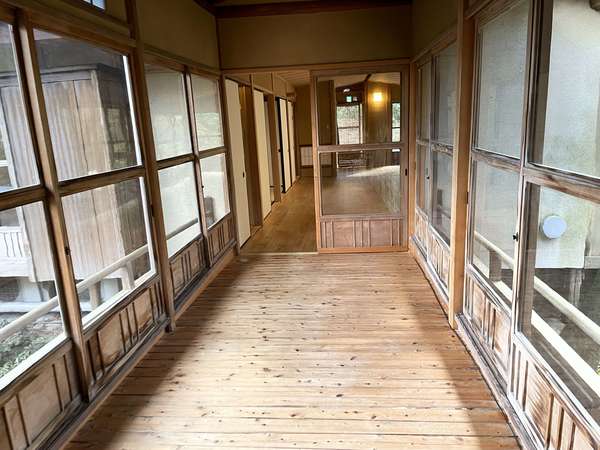 箱根の昭和初期の建物でうどんを堪能の画像
