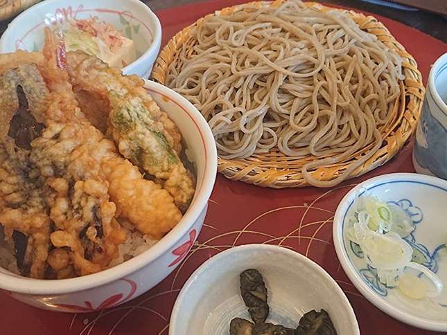 幅広く愛されるこしのある本格蕎麦