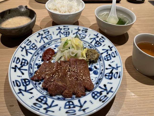 駅近で食べる本格牛タン！