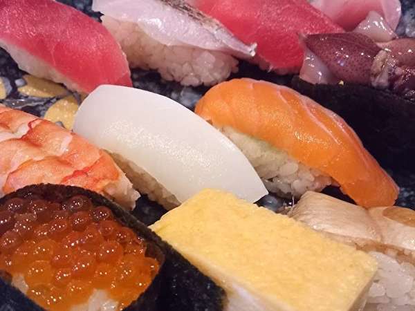 昔ながらの頑固な鮨で、昼呑みを！昭和 Diningの画像