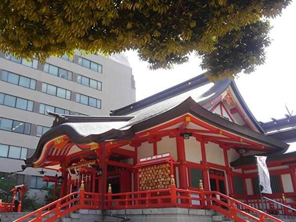 新宿駅から徒歩圏内！都会に鎮座する見どころたっぷりの「花園神社」の画像