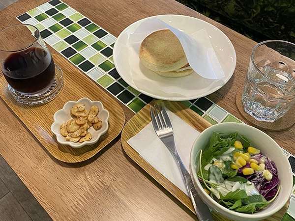 時が静かに流れるカフェの画像