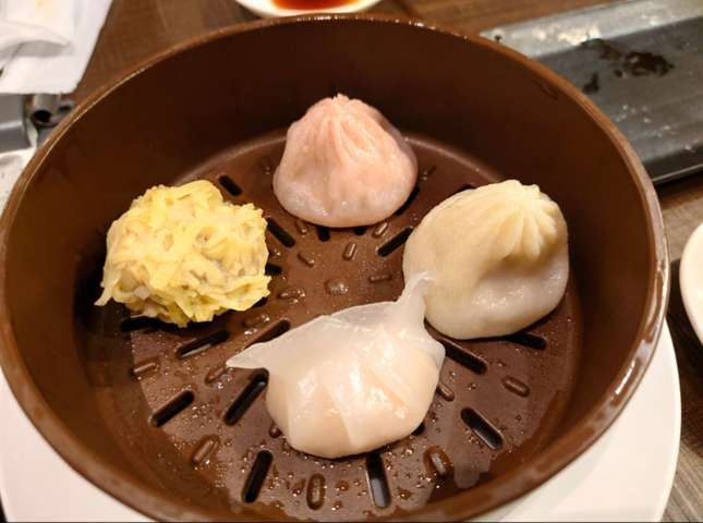 豊富なビュッフェ