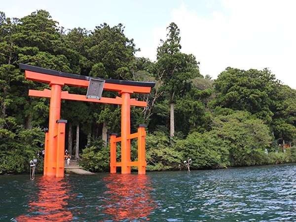 年に一度の最大の御祭り「箱根神社例大祭」！厳かな行事に大輪の花火もの画像