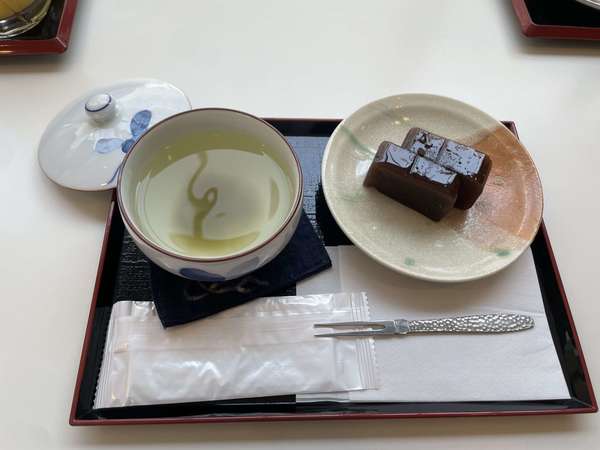 ほっと一息　広々店内でお茶をの画像