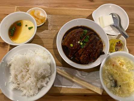 アクセス抜群！神田の味坊グループの蒸し料理専門店