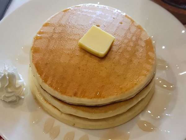 クラシカルなヴィジュアルが美しいホットケーキの画像