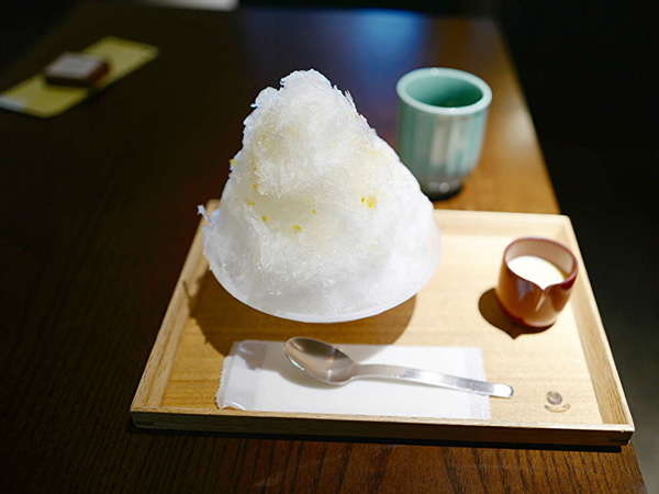 かき氷でひと休みの画像
