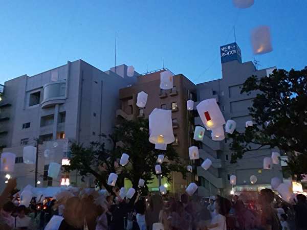 夜空に飛ばした灯籠上げ！あつぎ鮎まつりレポの画像