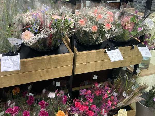 エルミロードのスーパーの花売り場がお得！の画像