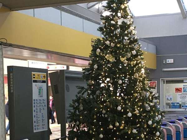 新百合ヶ丘駅のクリスマスツリーの画像