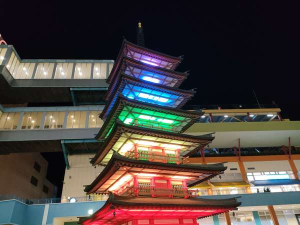 7色にライトアップの画像