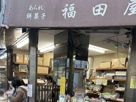 つきたてのお餅が購入できるお煎餅の福田屋さん