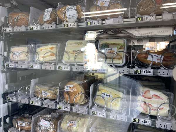 こんなに安くていいの？座間市ひばりが丘のパン自販機の画像