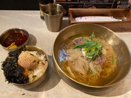 下北駅直結！使い勝手抜群の京都冷麺アジョシ