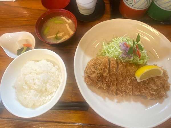 ほっと落ち着く老舗とんかつ屋鈴の家の画像