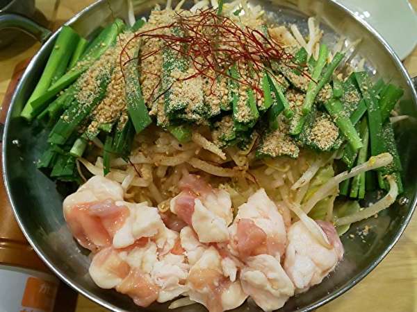 ぷりぷり 国産牛の生もつ もつ鍋！ 地酒と酒の肴の画像