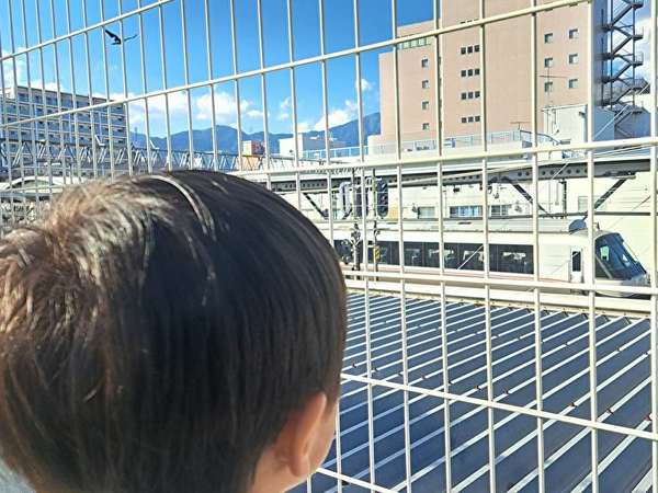 ロマンスカーが上から見れる公園の画像