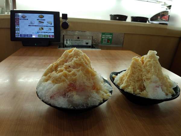 回転ずし屋でかき氷の画像