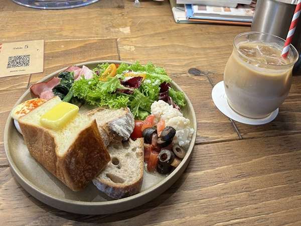 パン食べ放題もあるモーニングの画像