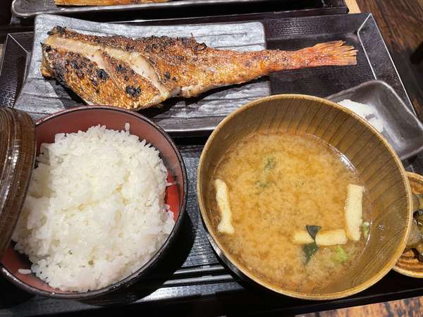 炭火焼きで美味しすぎる魚定食やさんの画像