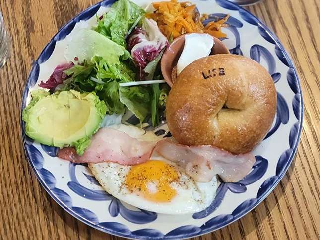 下北沢でモーニングから食べられるベーグル