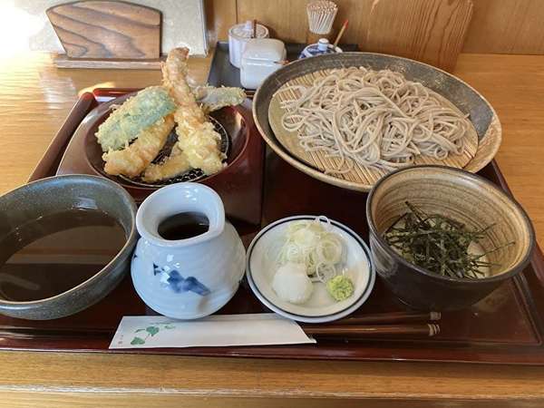 落ち着いたおそばやさん