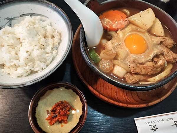 老舗な煮込みうどんの画像