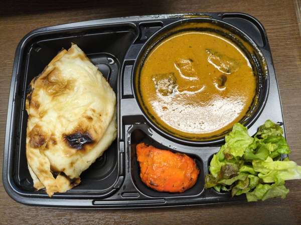 もっちりナンカレーをテイクアウト！