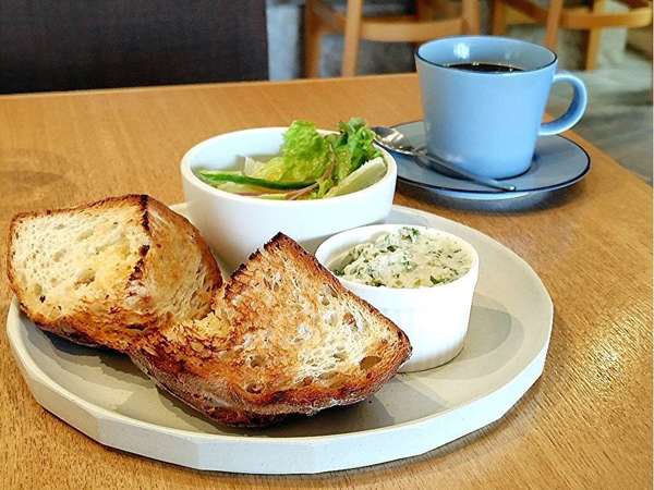 一人時間を満喫！300円で豪華なモーニングプレート