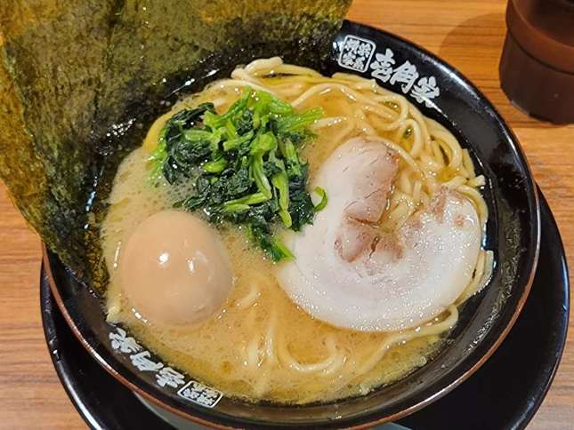 濃厚豚骨醤油ラーメン！