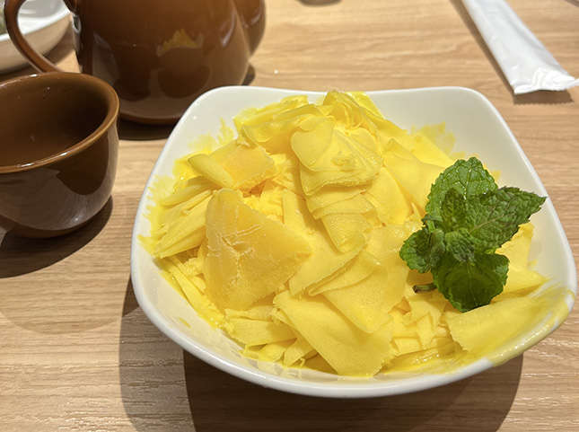 ふわふわ新食感マンゴーかき氷