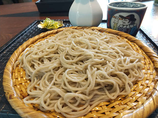 モダンな店内で味わう絶品のお蕎麦
