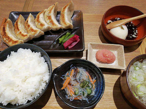 町田で肉汁餃子定食ランチ