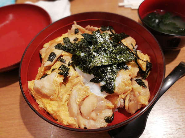 ビナガーデンズテラス　手羽先特急でランチ