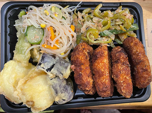 毎週金曜日開催 詰め放題弁当300円
