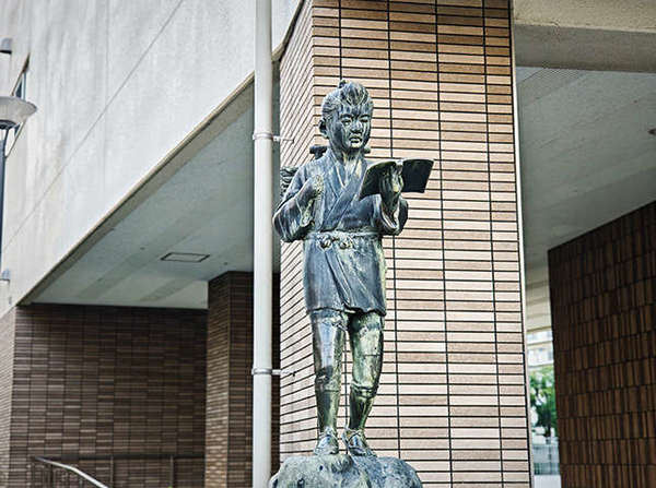 あなたの街の小学校には二宮金次郎像がありますか？