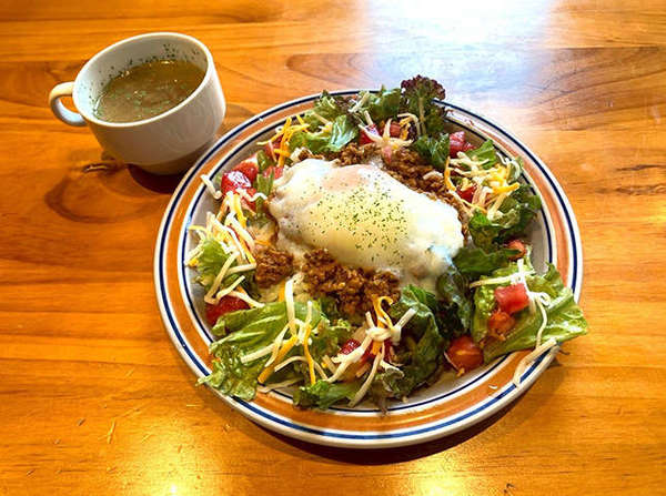 駅近でゆったり！地元の野菜がたっぷり食べれるカフェの画像