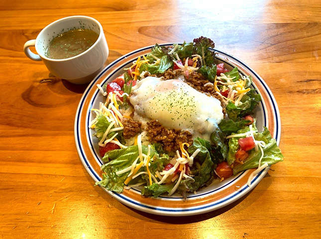 駅近でゆったり!地元の野菜がたっぷり食べれるカフェ