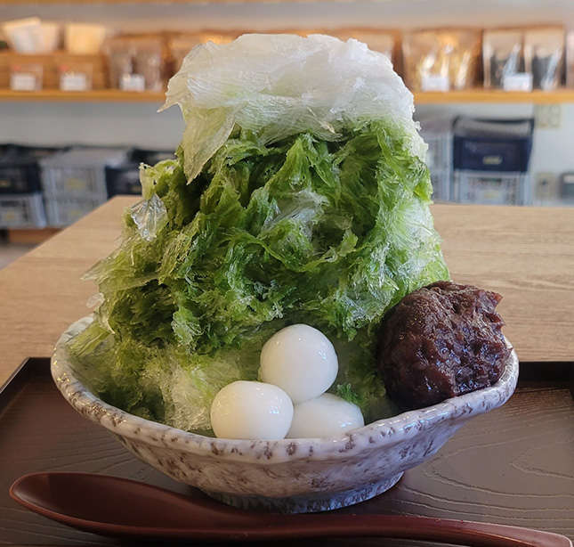 夏の涼を取れる抹茶あずきかき氷