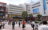 「本厚木」駅前