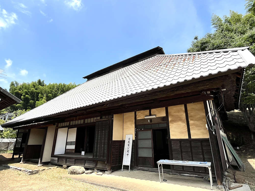 玄関がふたつある珍しい造りの古民家