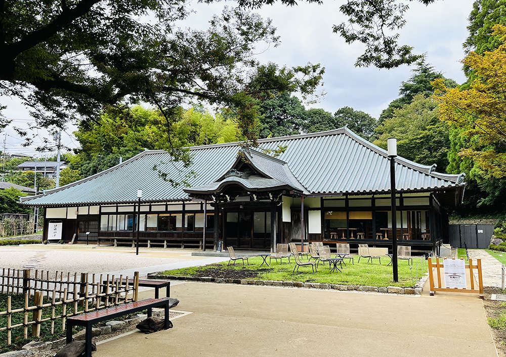 「鶴川香山園」のある明治時代に建てられた「瑞香殿」
