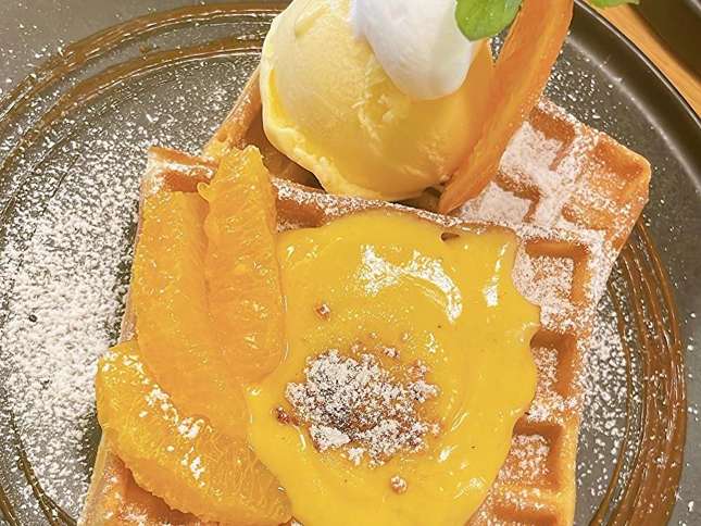 ⑦ 【ワッフル】焼きたてワッフルに笑顔が広がる（waffle shuffle）