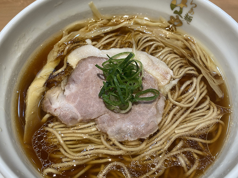 出汁の旨味たっぷり！有名ラーメンの本店