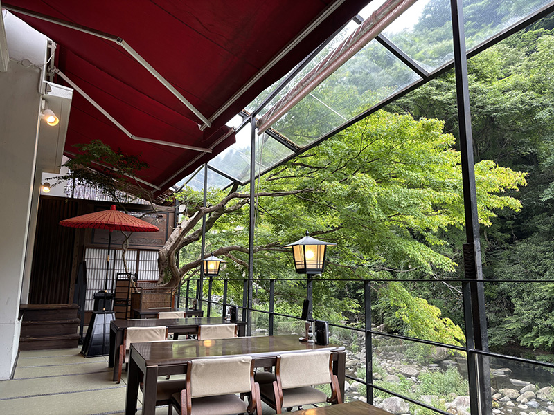 箱根唯一の川床でお食事を楽しめるお店
