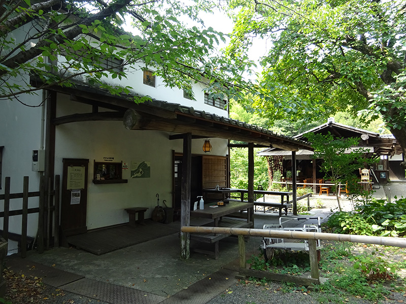「武相荘」には何がある?