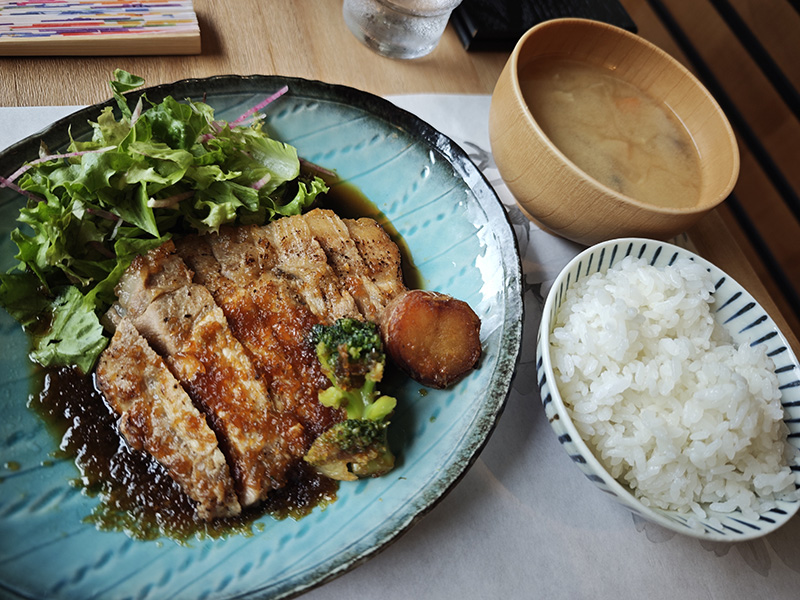 100年以上の歴史ある「お灸殿」でいただく和食