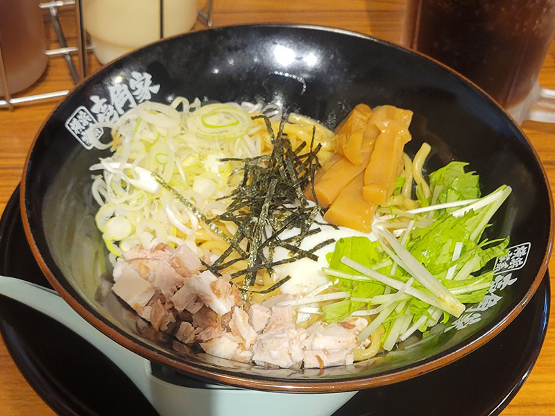 新宿駅すぐのラーメン屋さんで油そば